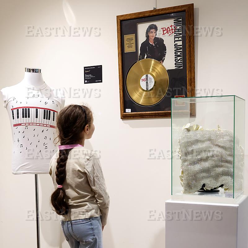 PARIS: Auction of Michael Jackson s personal effects