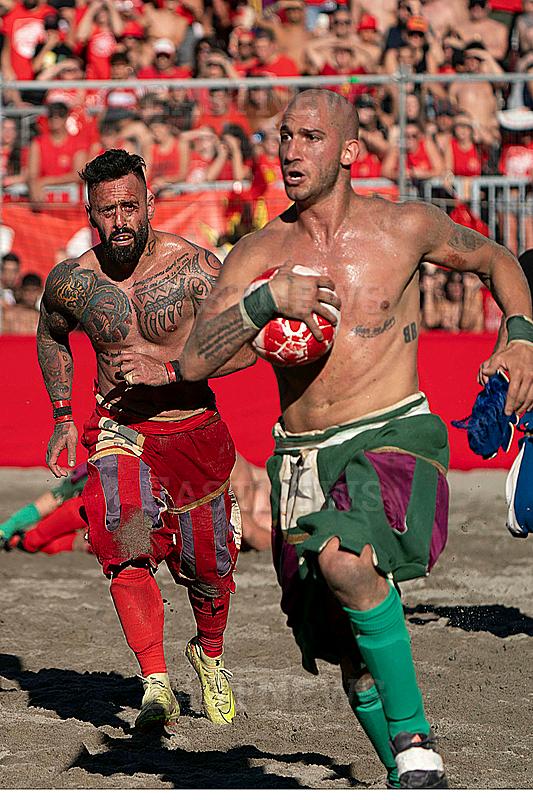 Florence, Historic Florentine Soccer: Reds vs. Greens at Piazza Santa Croce