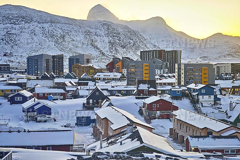 Nuuk, Gronland, 20.01.2026: Sonnenaufgang uber der Stadt *** Nuuk, Greenland, 20 01 2026 Sunrise over the city Copyright