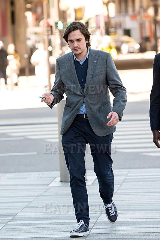 PARIS : Alain-Fabien Delon arrive au tribunal correctionnel de Paris .