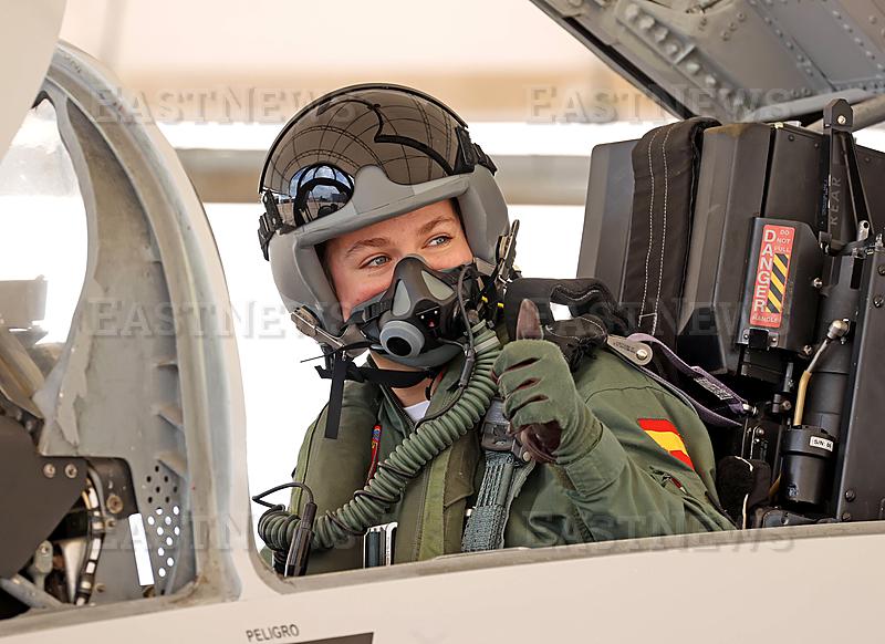 Leonor, Princess of Asturias flies in an F-5 jet aircraft with a 23rd Wing instructor at the 23rd Wing Fighter   ADEL  ROYALS MONACHY KONIGLICH ROYAUX ROYALTY QUEEN PRINCESS KING