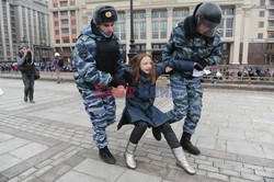Задержания участников акции против военного вмешательства на Украине на Манежной площади