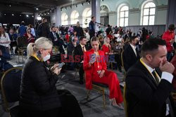 Ксения Собчак и Сергей Шнуров на пресс-конференции В.Путина