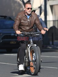 Арнольд Шварценеггер на велопрогулке в Санта-Монике